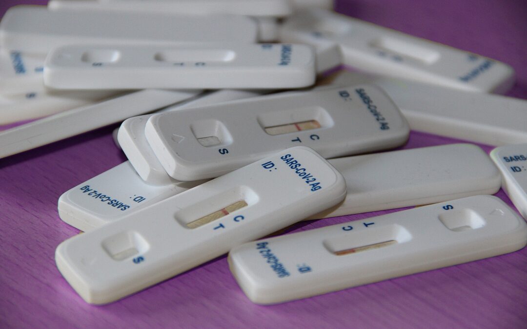 Violaciones millonarias de la protección de datos: la eliminación de las pruebas rápidas Corona con material genético de las personas analizadas es demasiado insegura